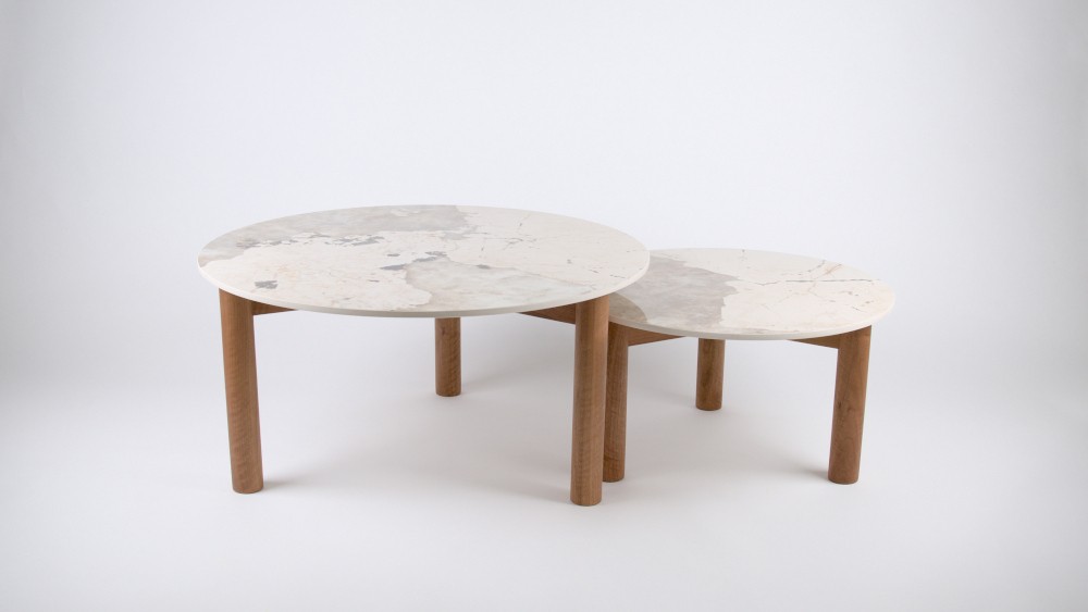 Tables basses gigognes rondes en noyer et céramique