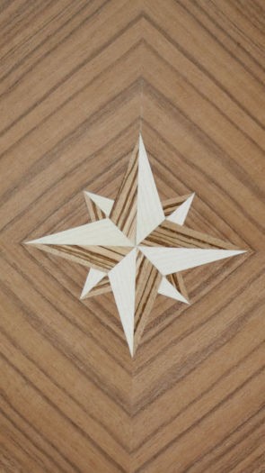 Marqueterie rose des vents