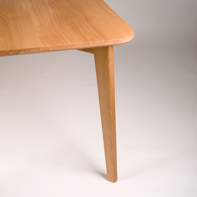 Table en chêne massif zoom pied