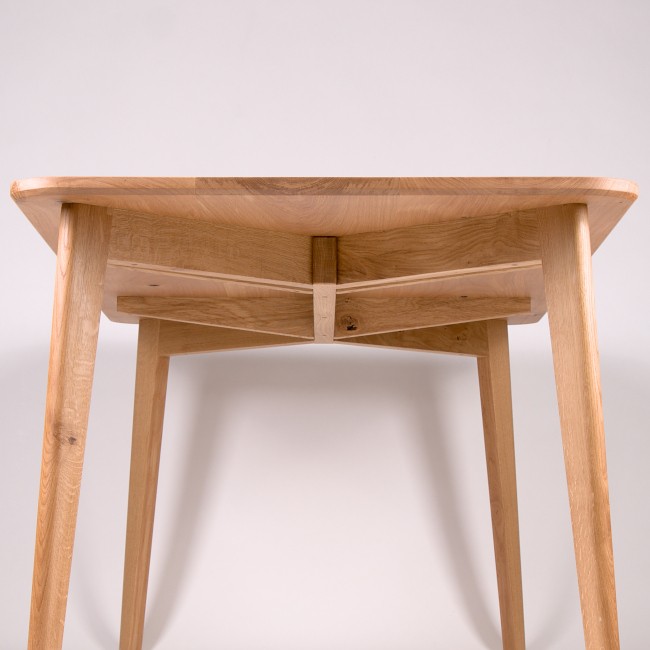 Table en chêne massif zoom dessous