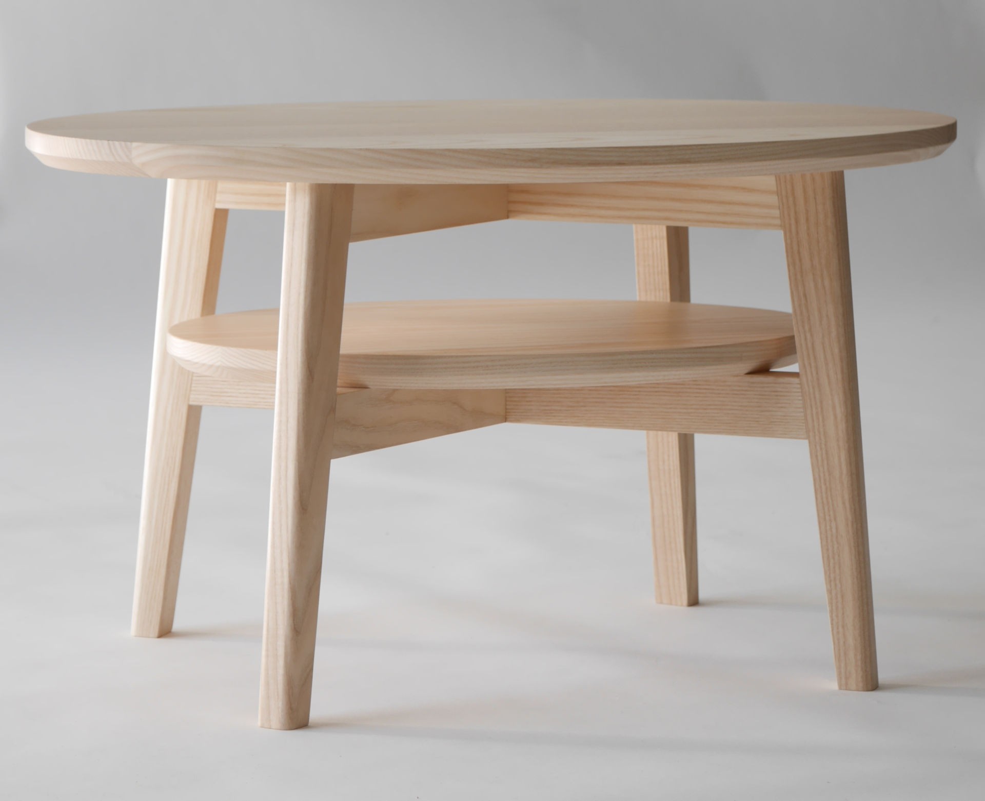Table basse ellipse vue contre plongée