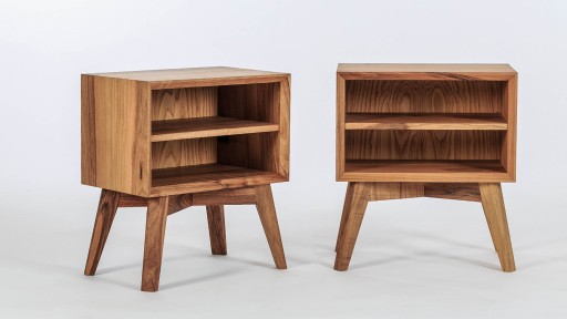 Tables de chevet en noyer. Photo ©Philippe-Fournier